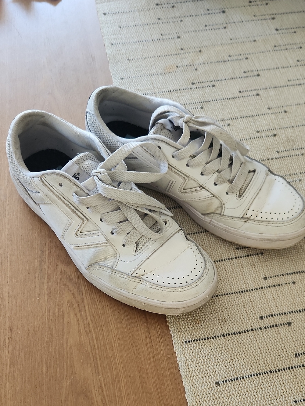 Vans White Low-Top Women's Tennis Shoes